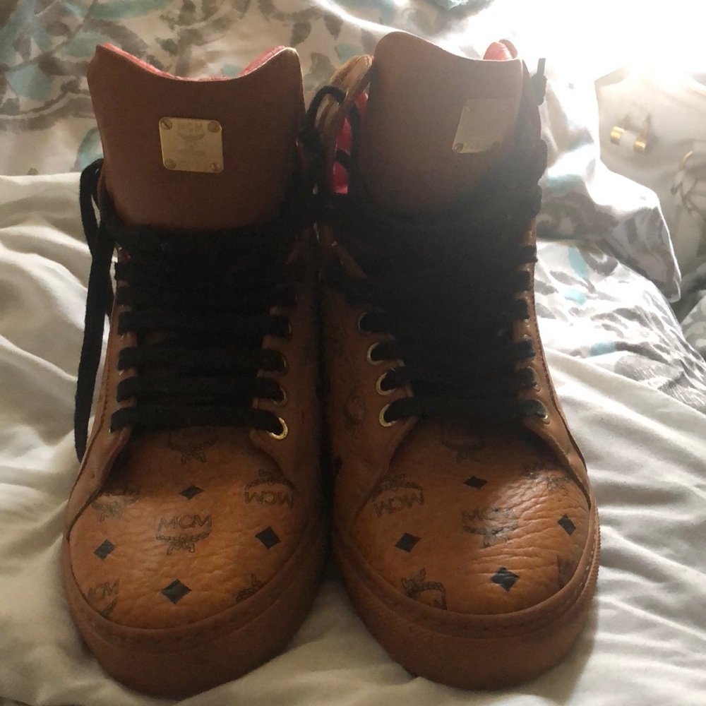 Authentic Unisex MCM boots,size 7 genuine leather.